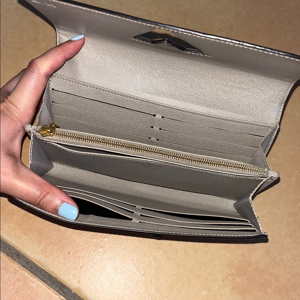 Authentic Louis Vuitton Twist Lock Wallet in Taupe with Gold Hardware LV - Picture 6 of 13